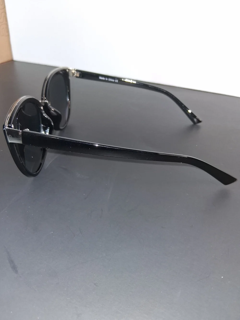 Black Cat-Eye Women's Sunglasses - Stylish Sun Protection